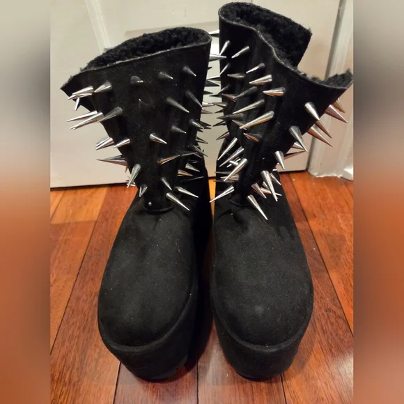 NWOB 🖤 Dolls Kill Thorny Tales Spiked Suede Platform Boots 🖤 Women's 9 - Picture 4 of 8